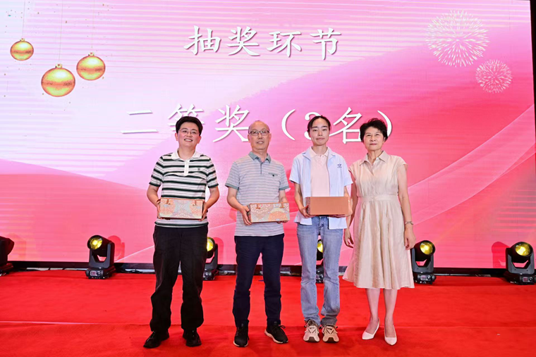 1785578754640596.png 【25】二等奖获得者合影留念.png